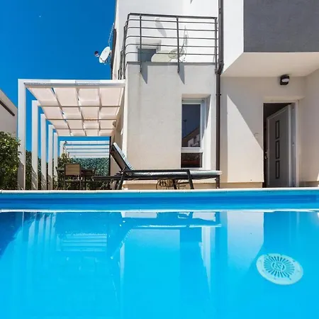 Villa Vila Aurora *